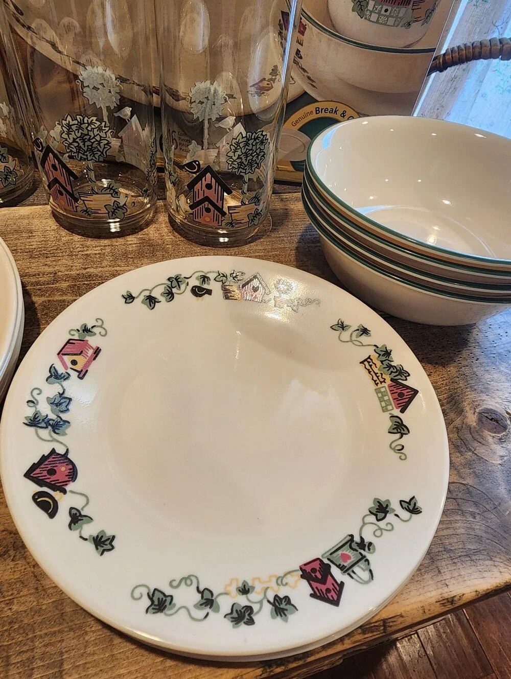 Vintage Corelle 16 Pc Dinner Set